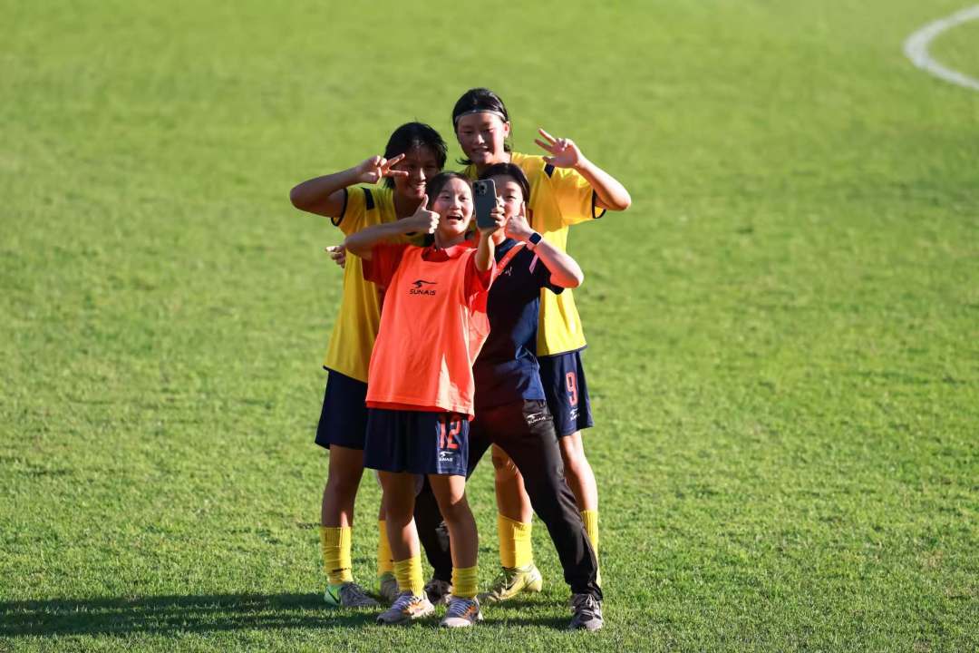 12支参赛队在广州感受家的温馨。