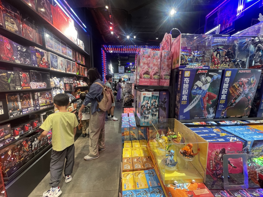 奥特曼、小马宝莉等成热门。张柳静摄