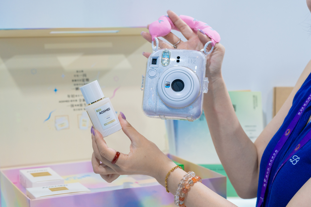 贝泰妮-瑷科缦新品白月光精华