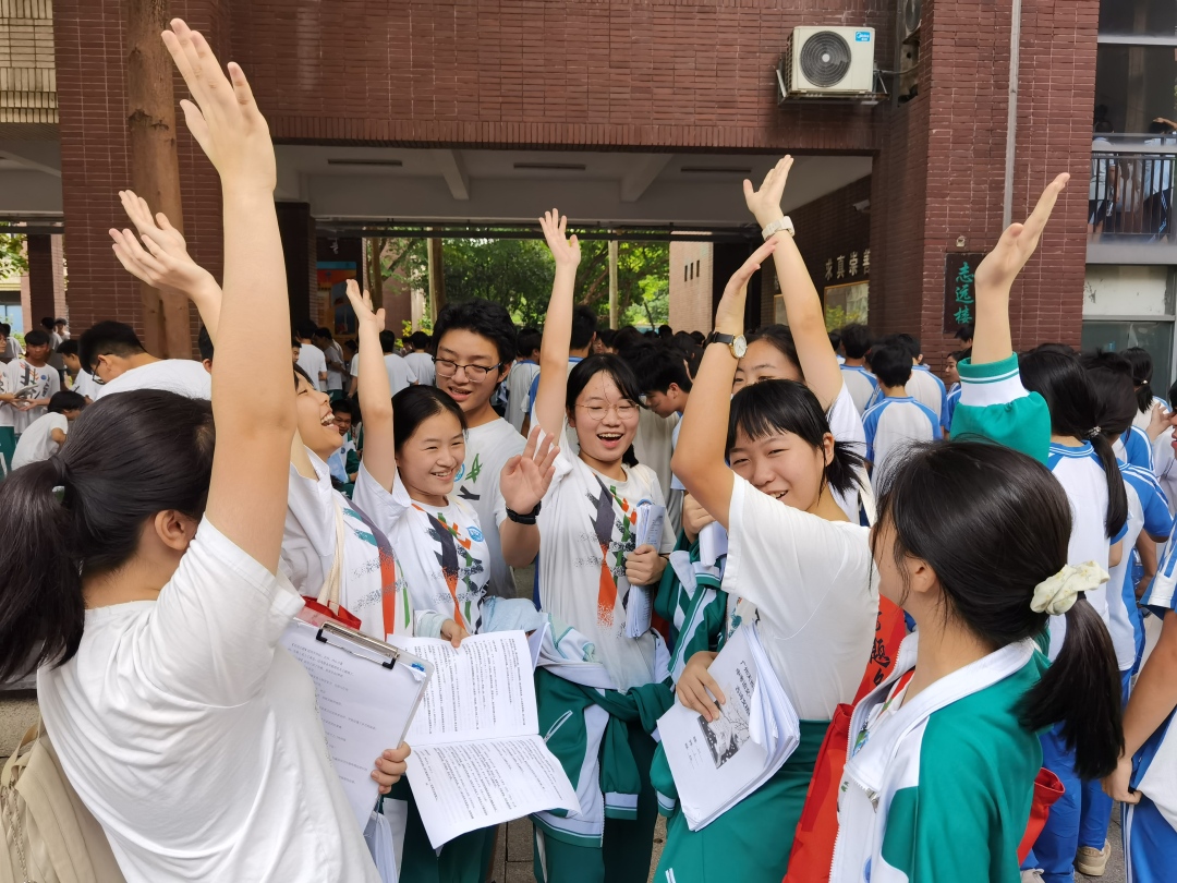 广州天省实验学校考生加油打气