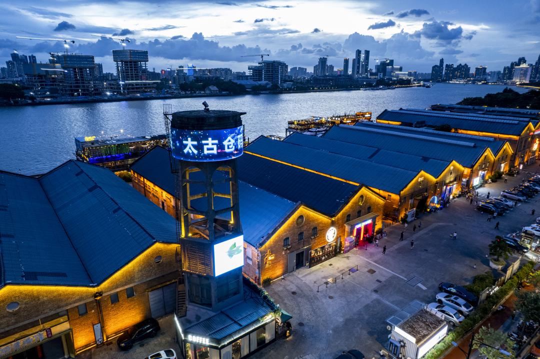 庄小龙-图集|太古仓码头夜色迷人-FZ100414067734.jpg 庄小龙-图集|太古仓码头夜色迷人-FZ100414067734.jpg