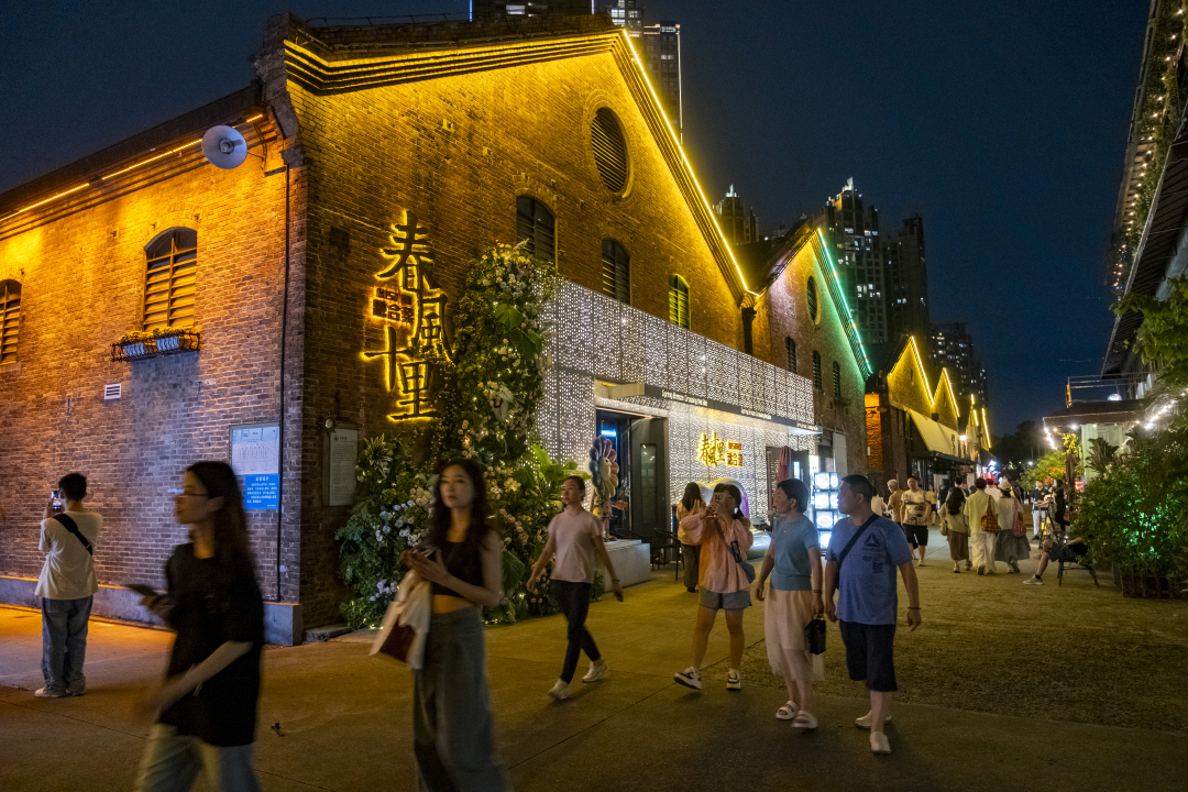 庄小龙-图集|太古仓码头夜色迷人-FZ100414067739.jpg 庄小龙-图集|太古仓码头夜色迷人-FZ100414067739.jpg