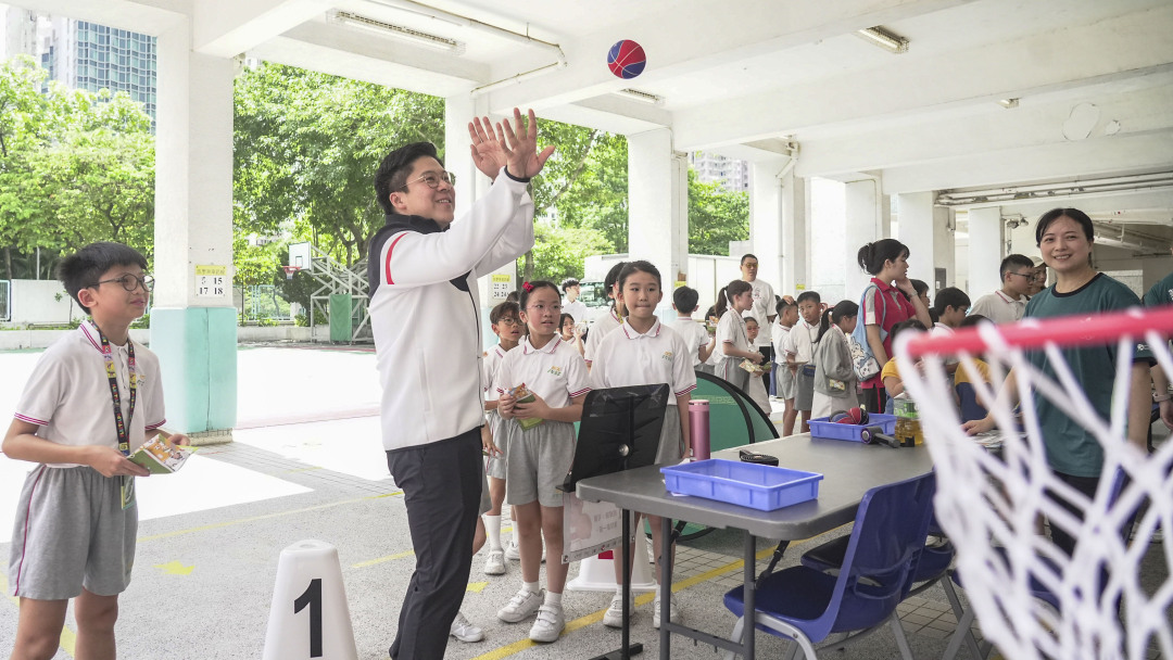 霍啟剛出席「全力支持第十五屆全國運動會」奧林匹克主義教育計劃系列活動中的校園嘉年華