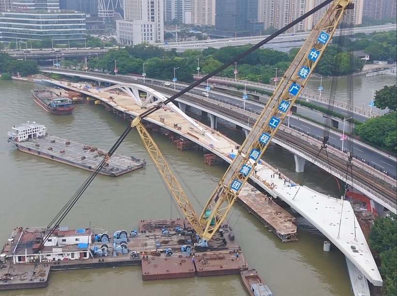 c06e9b2fe61d4447bae1dac623e286f6