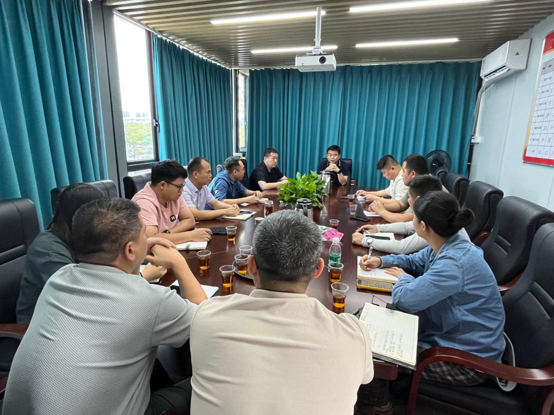 城郊街党政领导班子研究部署动迁工作。通讯员供图2