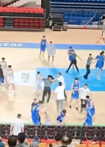 中国篮协通报辽宁山东U21群殴事件：4名球员停赛3年