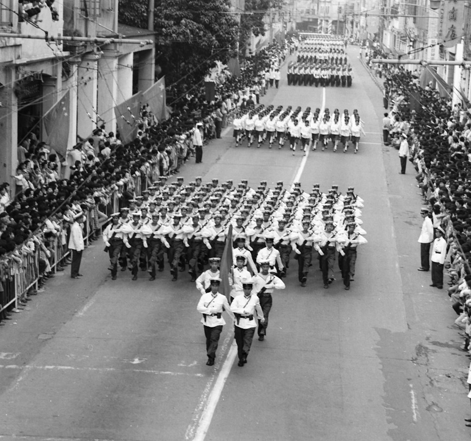 1981年广州举行国庆阅兵式。 1981年广州举行国庆阅兵式。