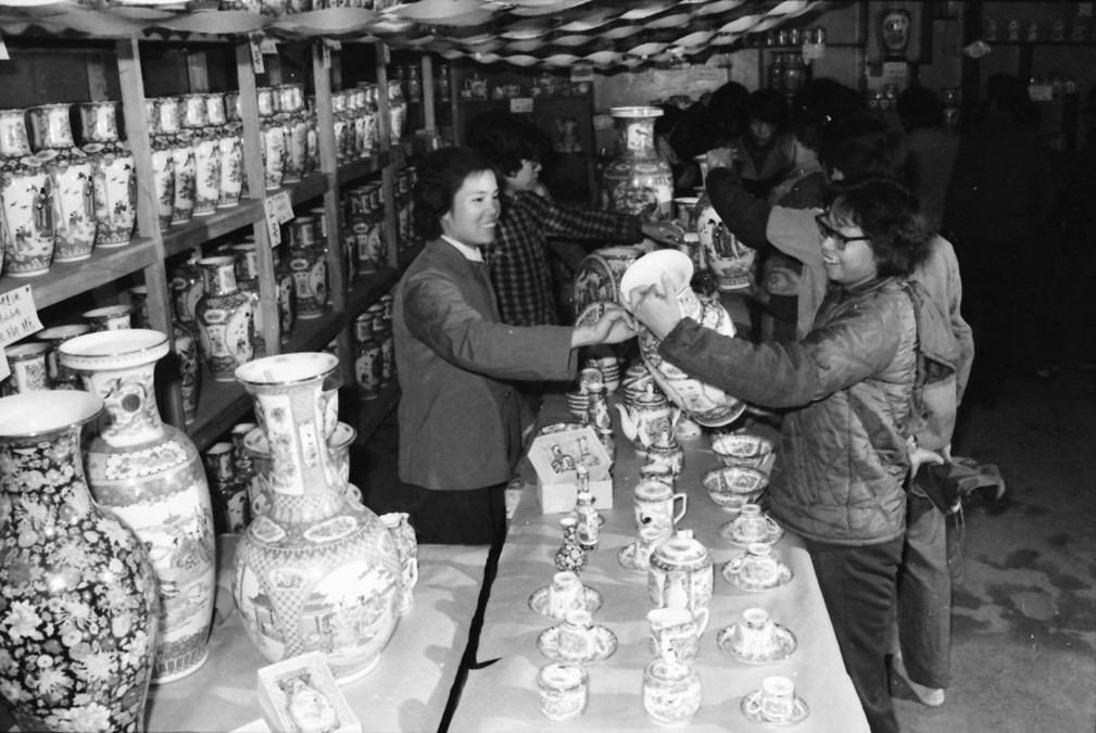 上世纪80年代广州织金彩瓷卖得很好。