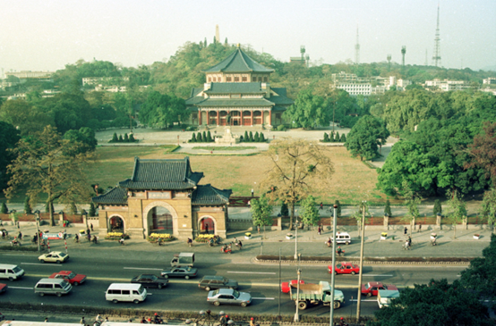 上世纪90年代初期的中山纪念堂。