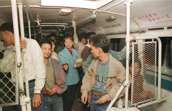 1993年,广州最后一班有人售票公共汽车。