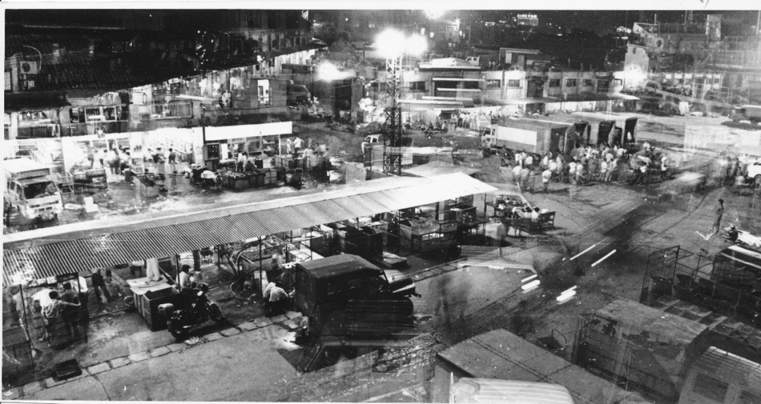 上世纪90年代灯火通明的黄沙水产交易市场。
