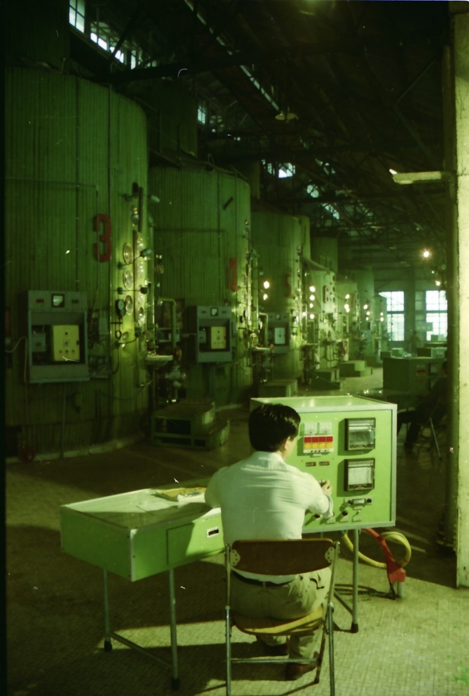 上世纪90年代,紫泥糖厂使用微电脑控制煮糖。