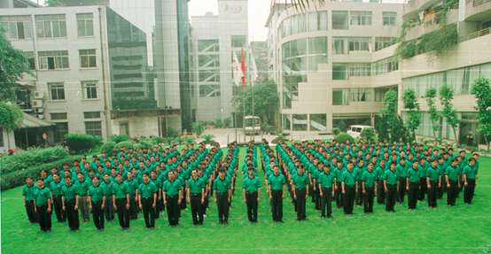 精神抖擞的发行队伍。