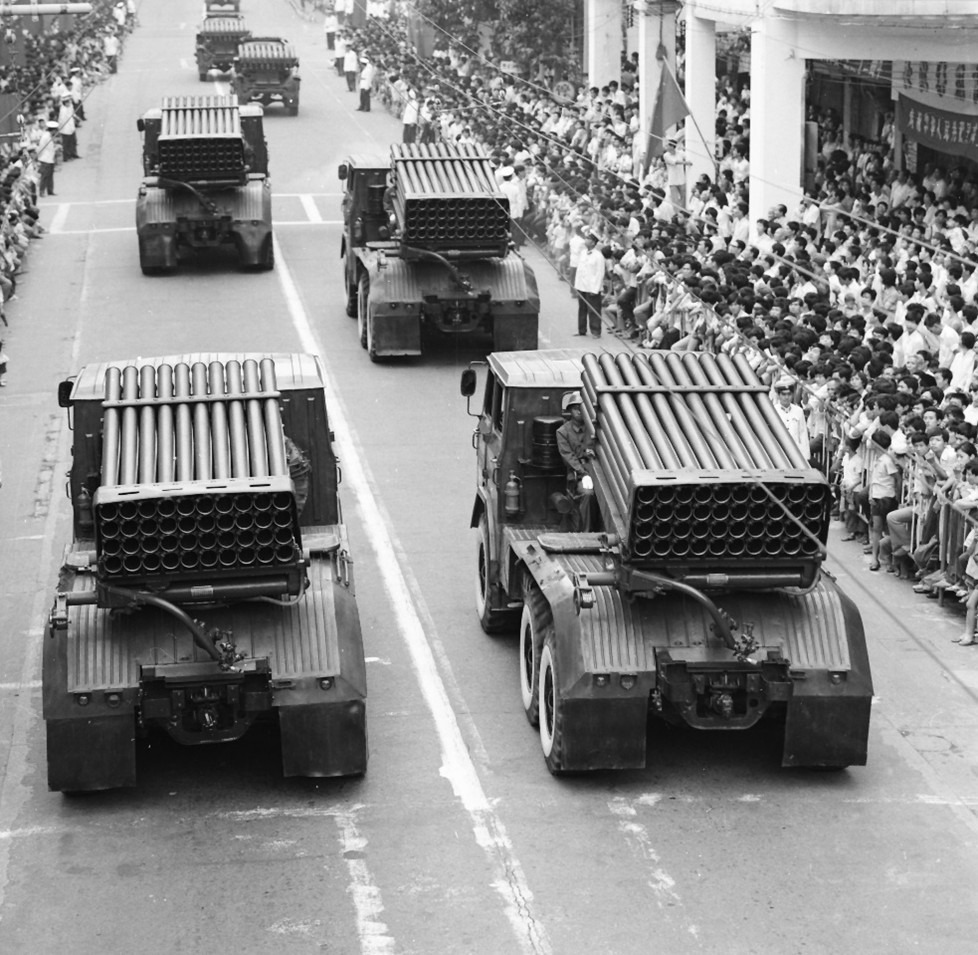 1981年广州举行国庆阅兵式。 1981年广州举行国庆阅兵式。