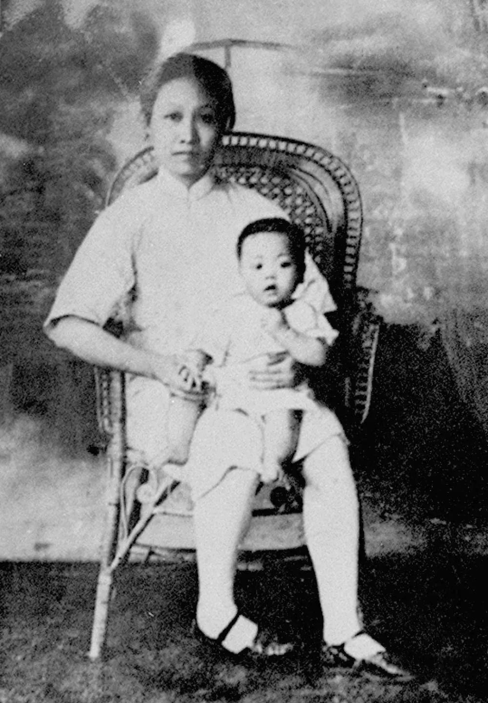 赵一曼与儿子的合影