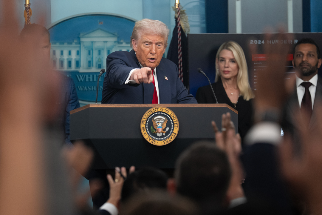 胡友松-一周看天下丨特朗普:正部署国民警卫队协助-NEP1_20250817_C00414274396