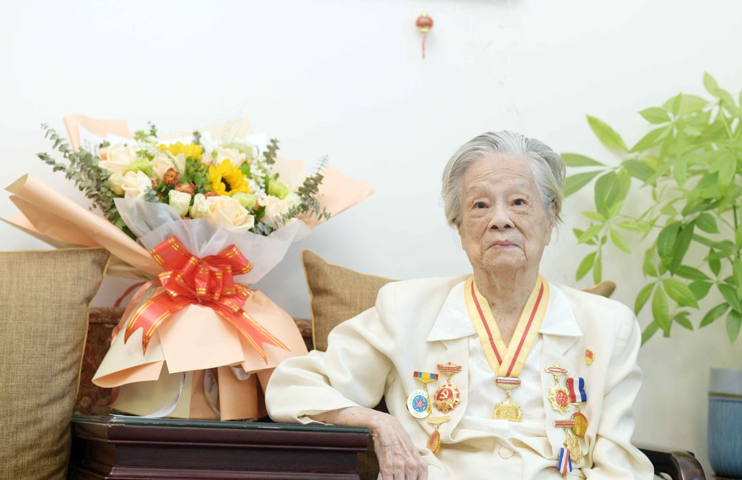 邱伟荣摄-(报纸图)抗战老兵-谭英-NEP1_20250820_C00414287035