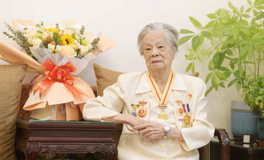 邱伟荣摄-(报纸图)抗战老兵-谭英-NEP1_20250820_C00414287033