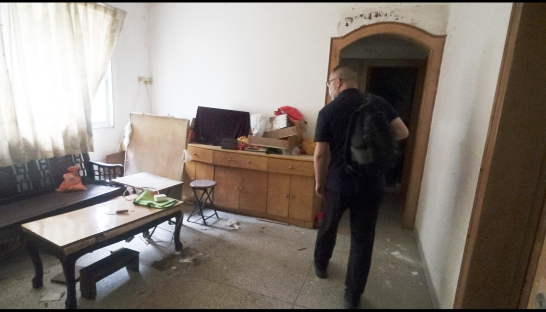 蔡盛在进入林叔家中清点财产2