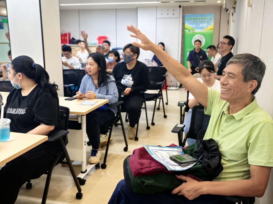 昌华街活动现场 ,居民踊跃参与互动。.jpg 昌华街活动现场 ,居民踊跃参与互动。.jpg