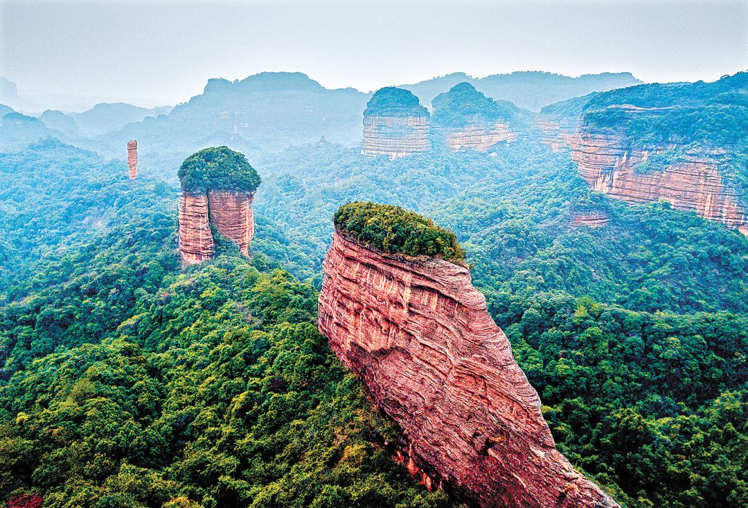 丹霞山天柱峰 蒋清刚-FZ102814332257.jpg