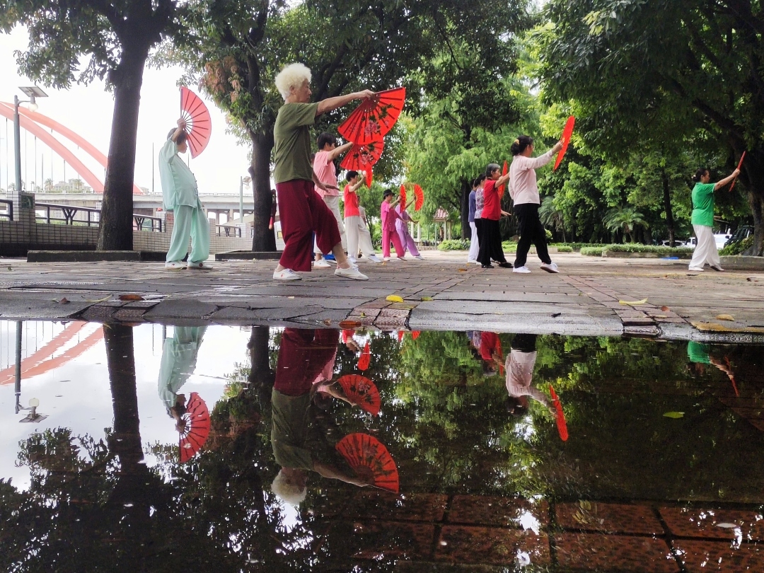 骆昌威20230731公园雷阵雨 (1)