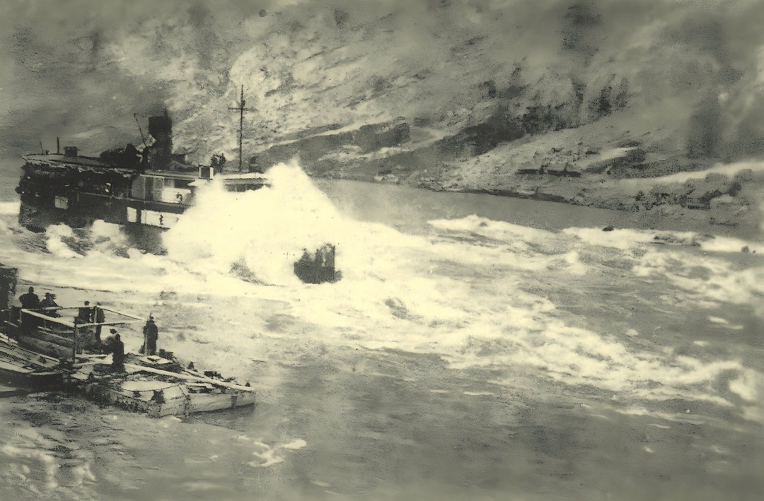 抗战时期民生公司轮船在峡江抢运的资料图片。宜昌市档案馆提供