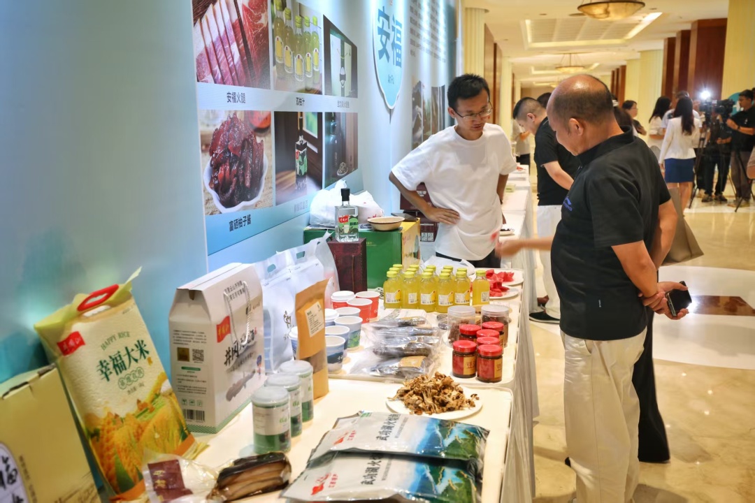 ea405af69645ca8f31ea1e043729d376