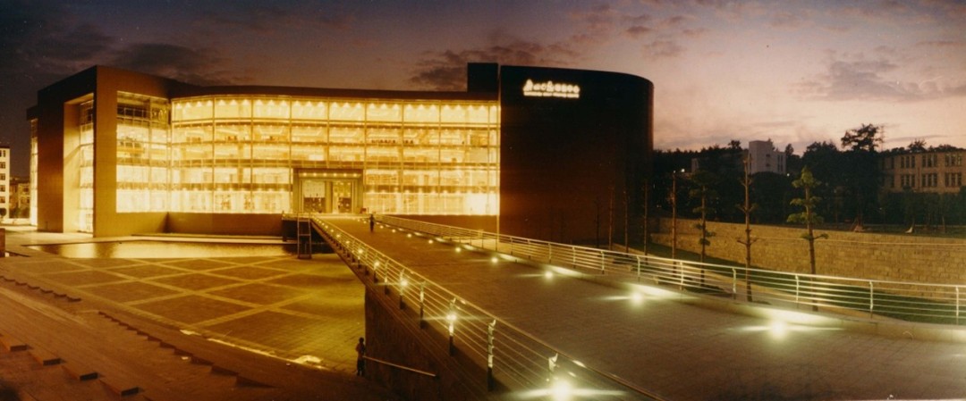 2000年广州日报印务中心夜景。资料图片