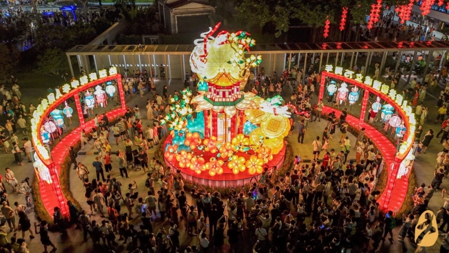 Cultural Park Mid-Autumn Lantern Show Illuminates National Day Holiday