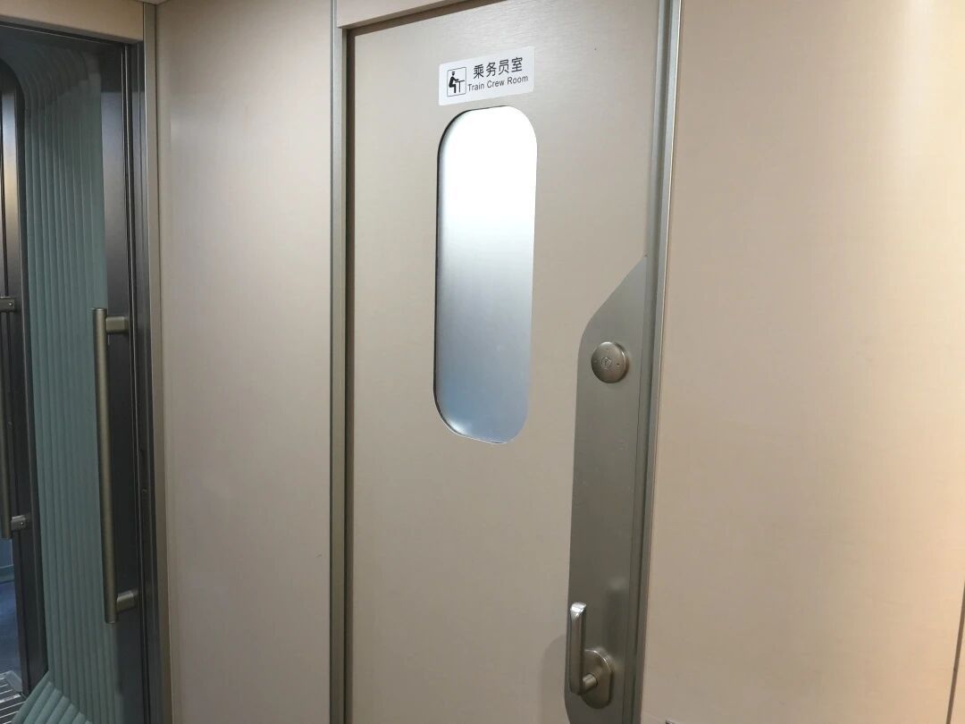 乘务员门1