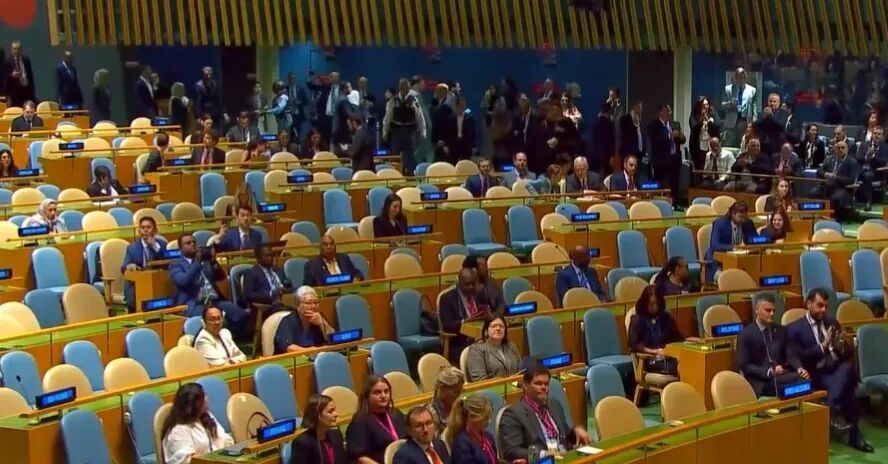 9月26日,以色列总理内塔尼亚胡在第80届联合国大会一般性辩论发表讲话,众多代表退场表示抗议