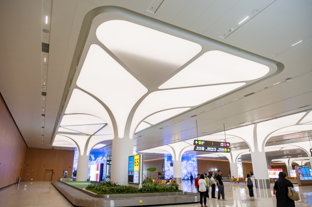 庄小龙-白云机场T3航站楼内景及艺术装置-FZ100414607545.jpg