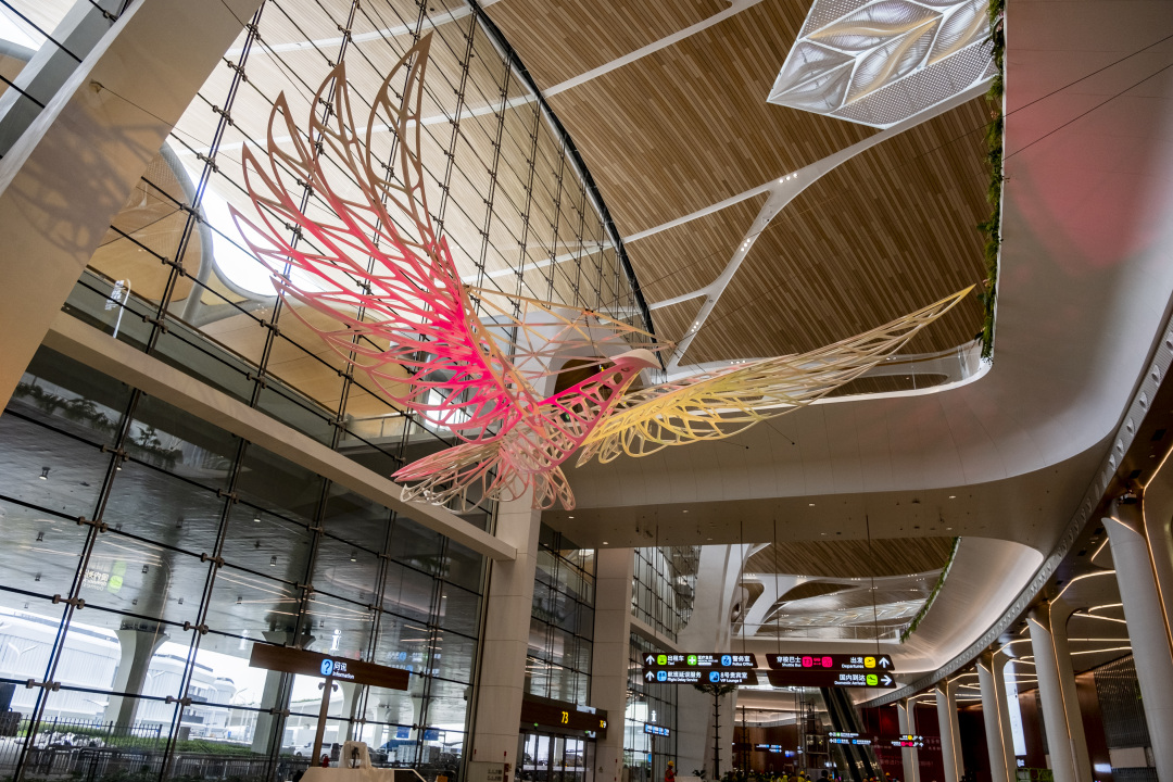 庄小龙-白云机场T3航站楼内景及艺术装置-FZ100414607546.jpg