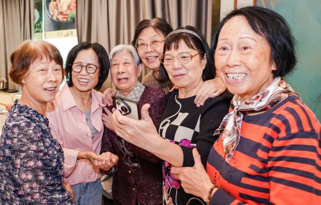 老新闻工作者欢聚一堂。