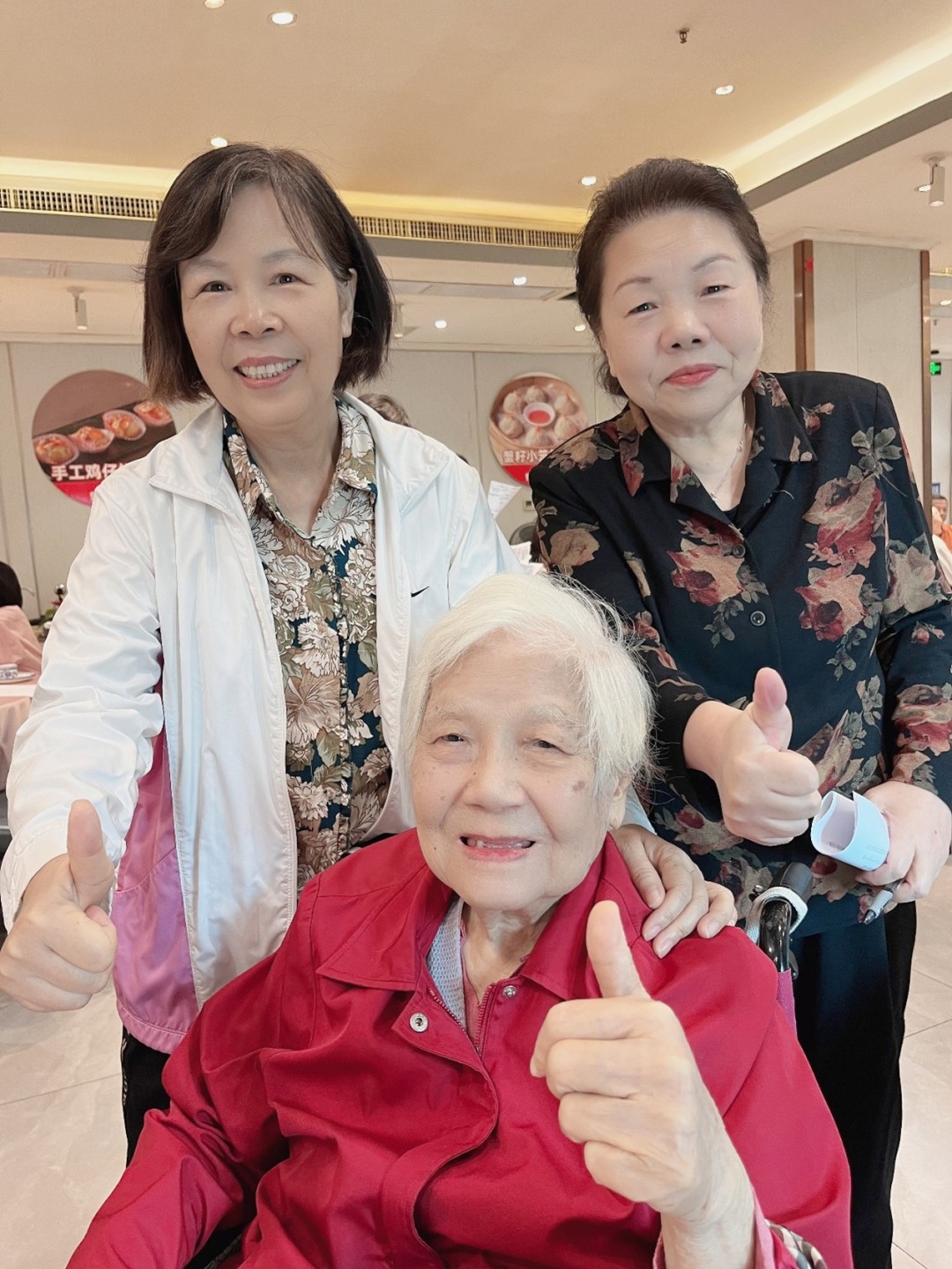 老报人们点赞参加这次会议最为年长的蓝子敏大姐。