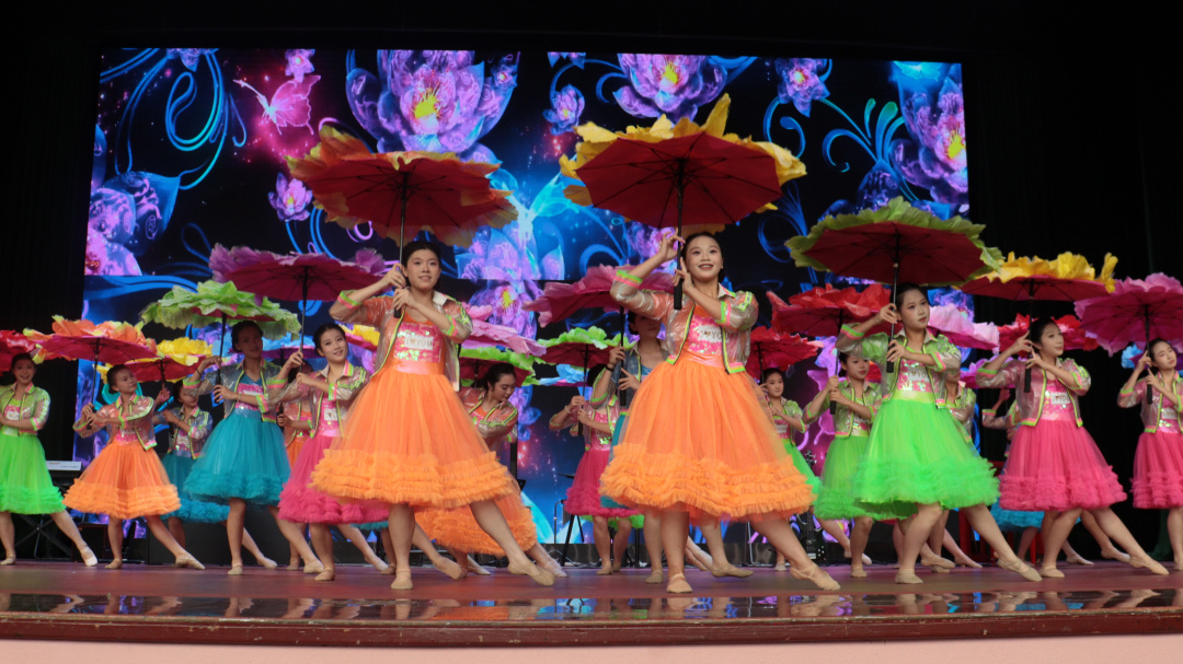 灵动的健美操舞蹈