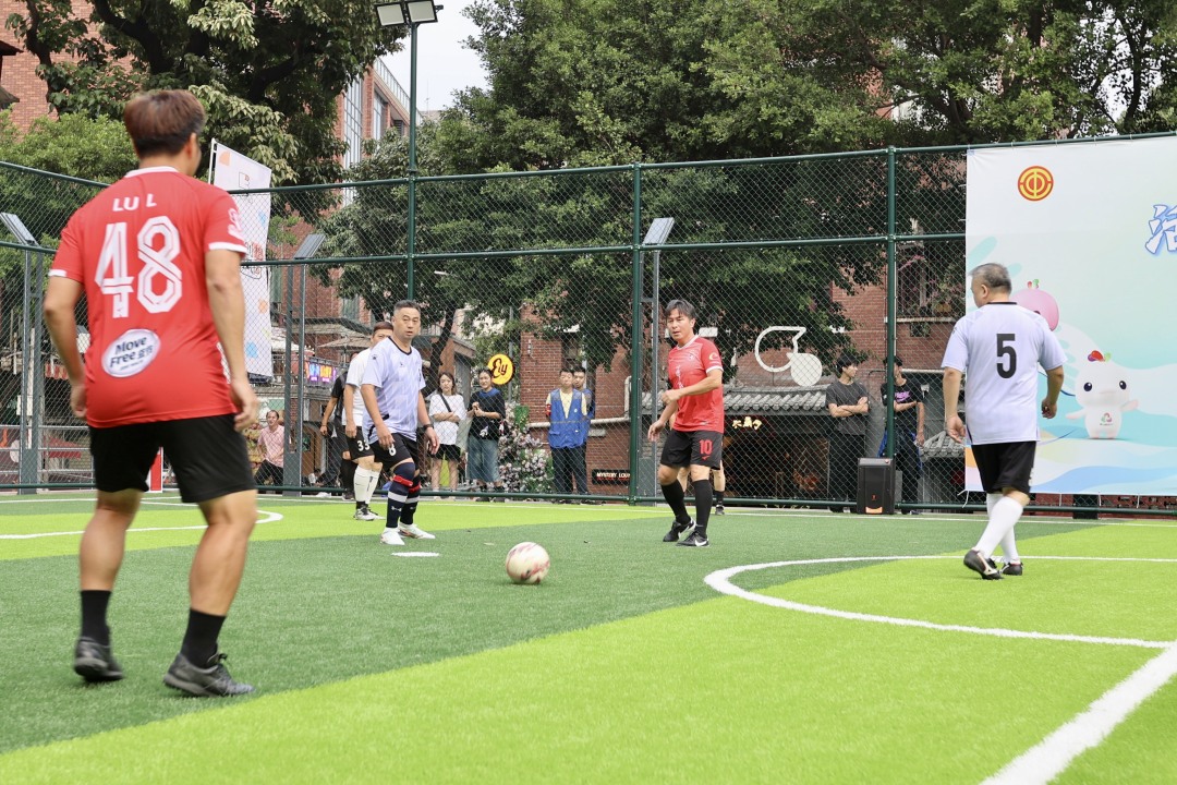 均益球场越秀足球友谊赛6