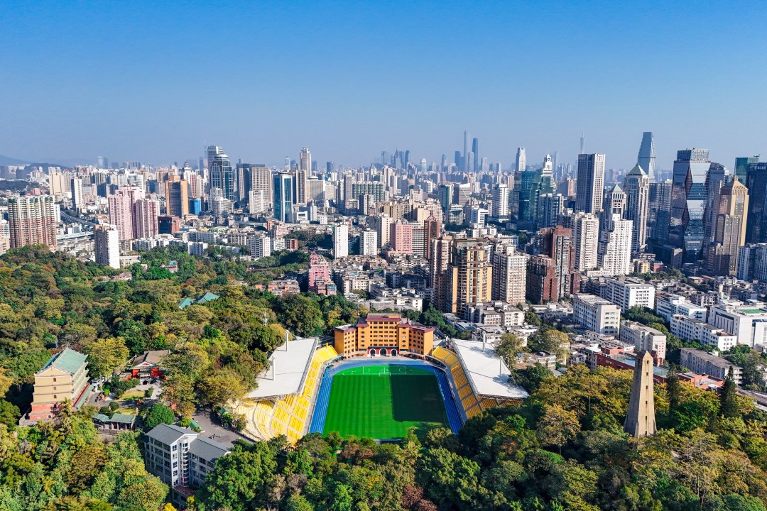 迎接全运会的越秀山体育场