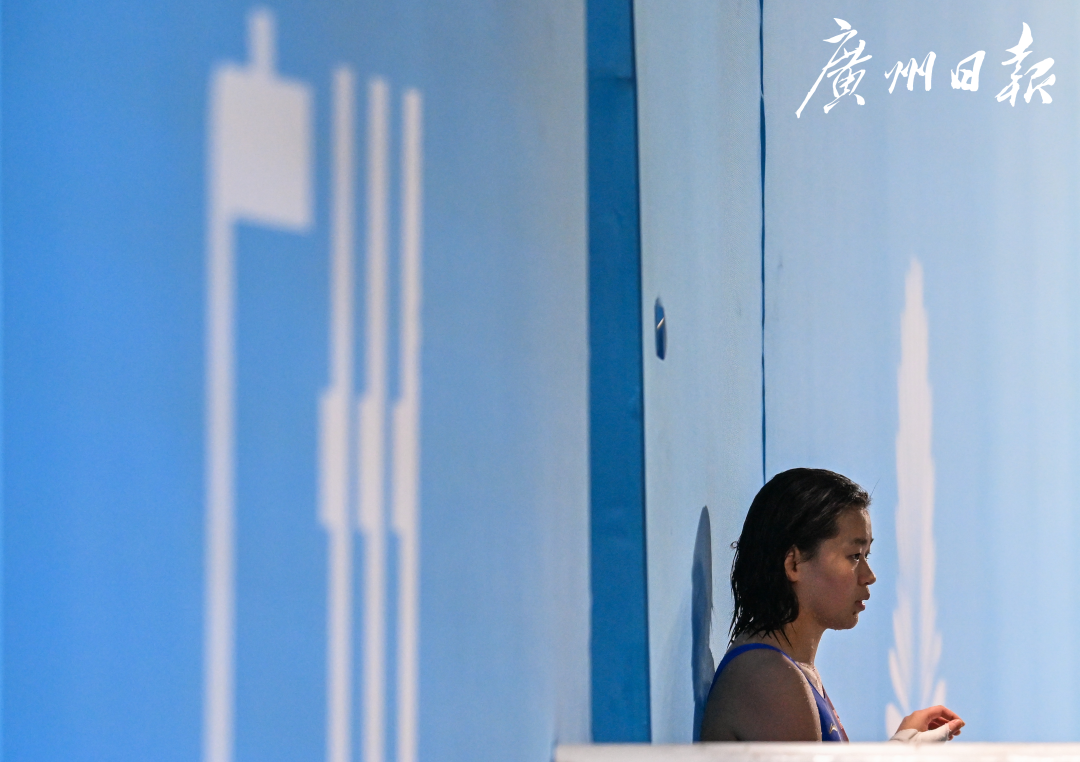 十五运会跳水项目女子双人10跳台预赛,广东代表团选手全红婵热身。 十五运会跳水项目女子双人10跳台预赛,广东代表团选手全红婵热身。