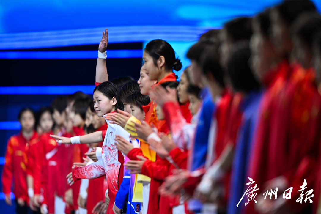 十五运会跳水项目女子双人10跳台预赛,广东代表团选手全红婵出场。2 十五运会跳水项目女子双人10跳台预赛,广东代表团选手全红婵出场。2