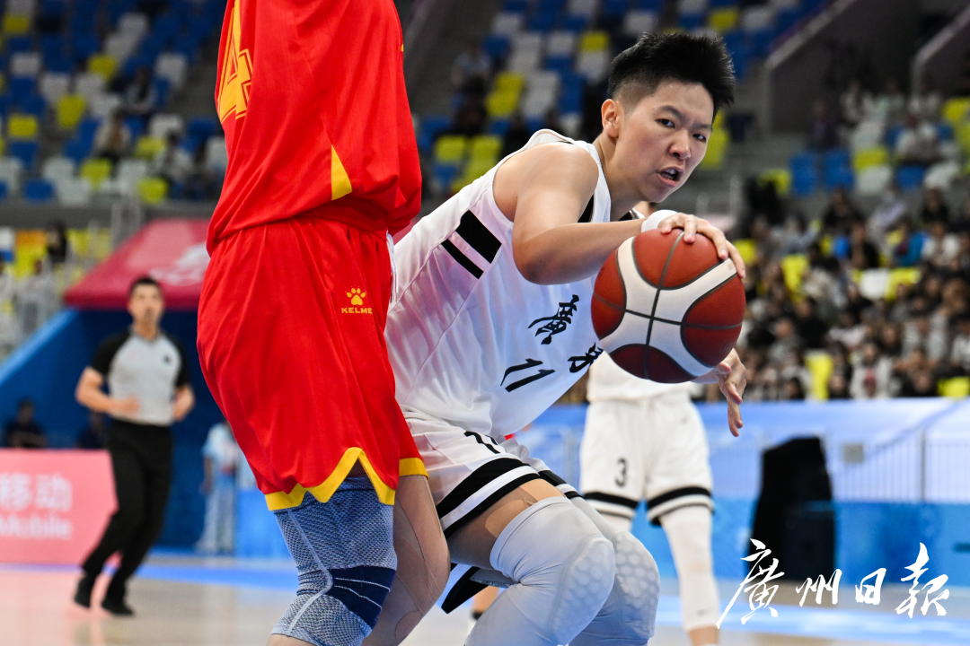 十五运会篮球项目女子成年组小组赛广东对阵湖北,广东队队员黄思静突破分球。.jpg 十五运会篮球项目女子成年组小组赛广东对阵湖北,广东队队员黄思静突破分球。.jpg