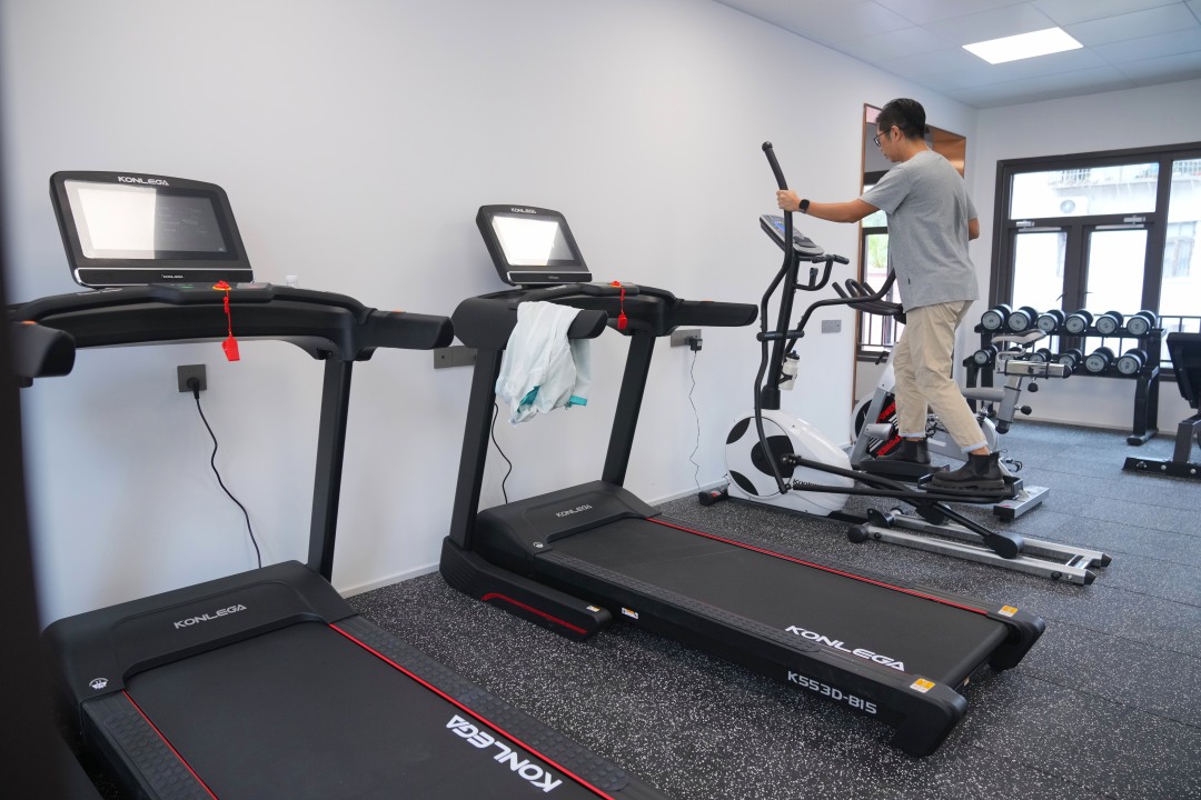 小石集公区健身房