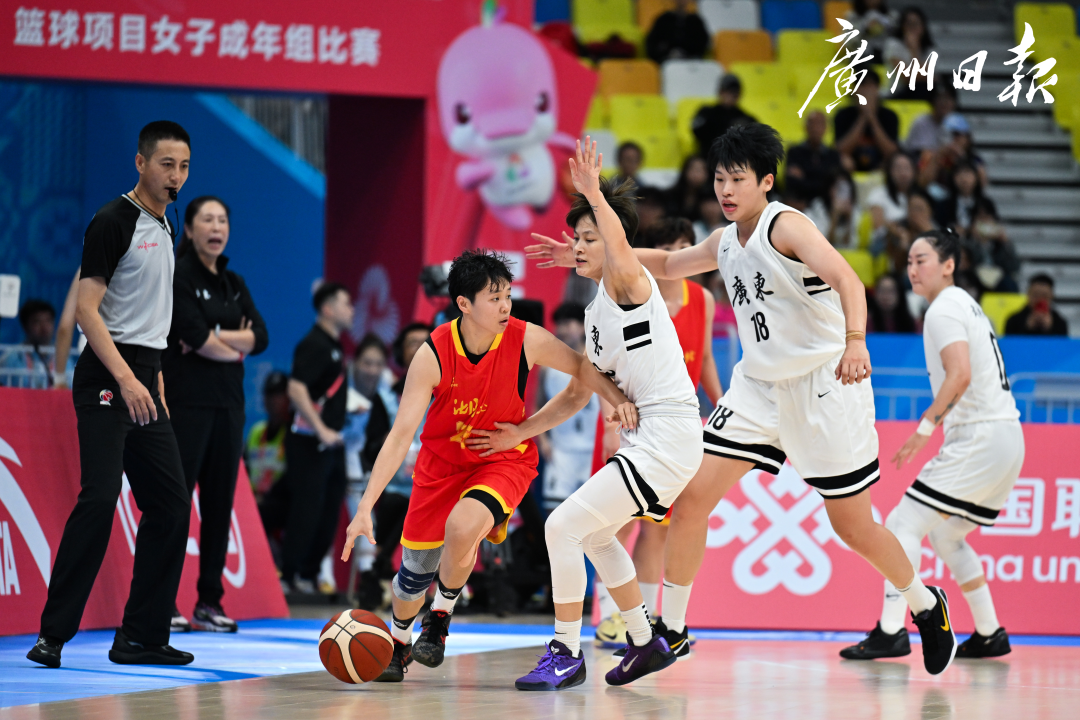 十五运会篮球项目女子成年组小组赛广东对阵湖北,广东队队员防守。.jpg 十五运会篮球项目女子成年组小组赛广东对阵湖北,广东队队员防守。.jpg