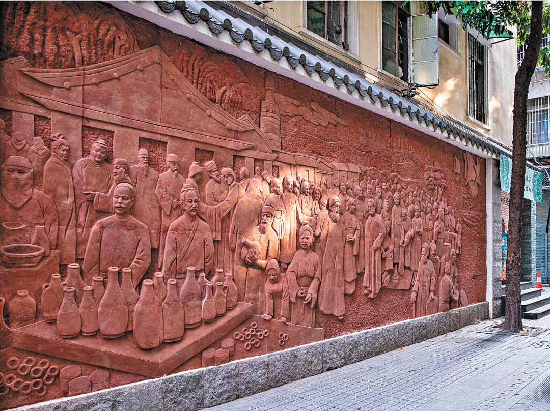 在光塔路进步里,有一面记录蕃坊景象的浮雕-FZ102814617972.jpg