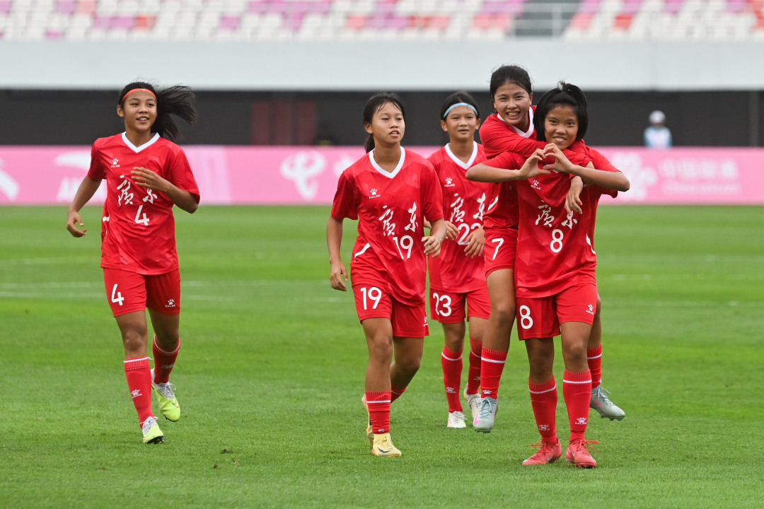 2025年5月30日,广州天河体育场,十五运会U16足球首战广东对阵宁夏,广东女足队员进球后庆祝。