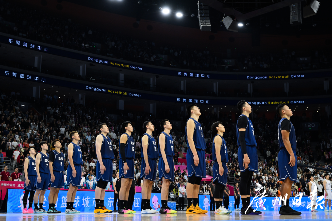 十五运会成年组男篮决赛浙江对阵广东，广东十二人出场阵容。