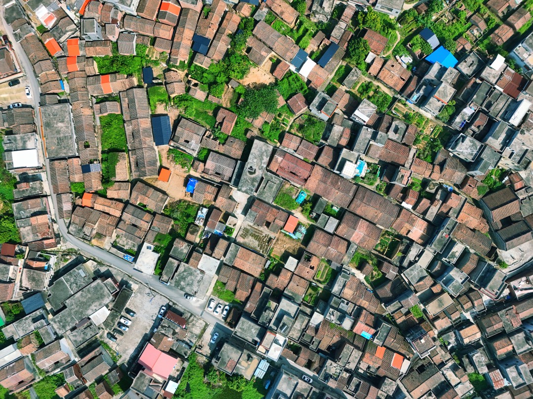 新良村现存约300座传统民居,不同年代的建筑仿佛诉说着不同年代的故事。