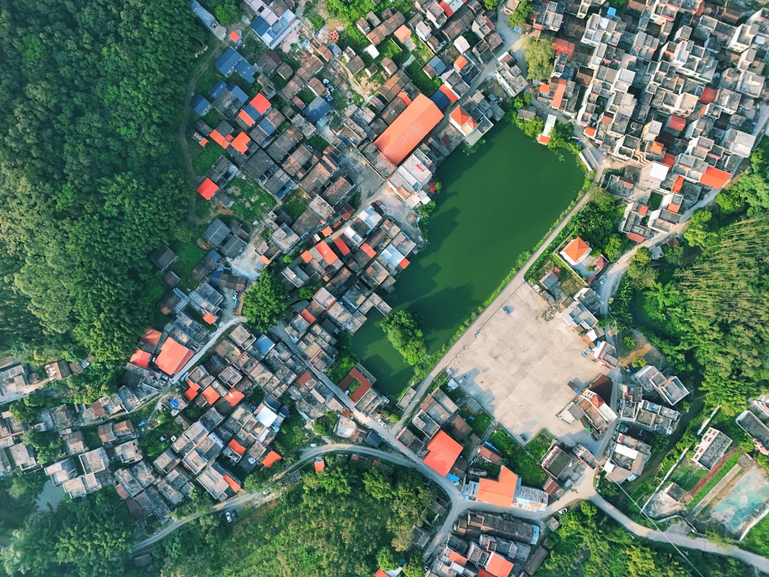 云路村因地势较高,进村的山路就像在云端一般,故取名为云路村