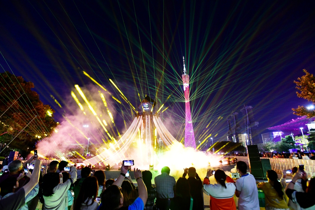 杨耀烨-广州国际灯光节将于11月16日开幕-FZ100414695011.jpeg 杨耀烨-广州国际灯光节将于11月16日开幕-FZ100414695011.jpeg